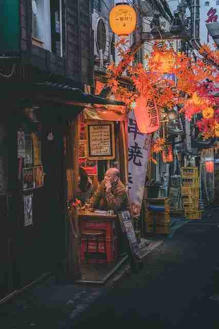 劲爆内容:黑料网爆红主播夜店视频,评论遭统一控评