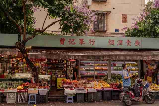 震撼首发：黑料网疑似卧底爆料，视频被反复转发传播